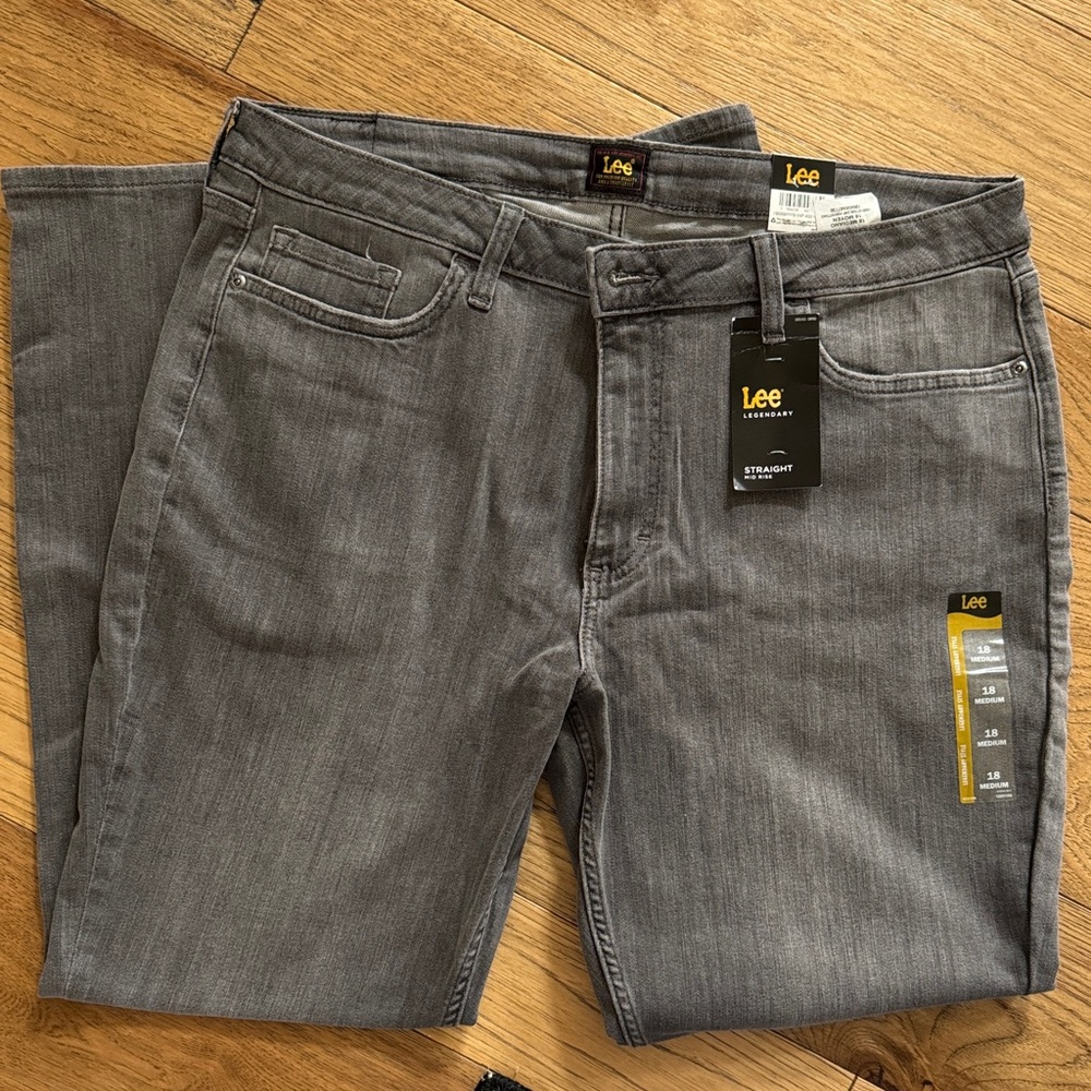 😊Lee Gray Straight Jeans Mid Rise. Women’s 18 Medium
